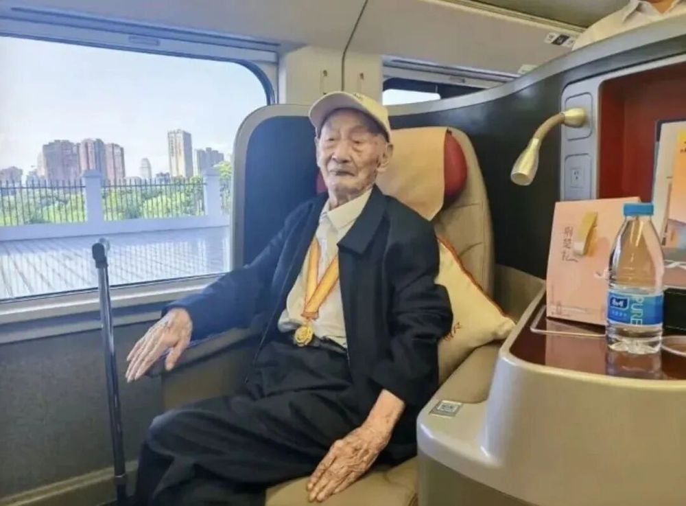 这6位与总书记握手的老战士是谁? 这6位与总书记握手的老战士是谁?