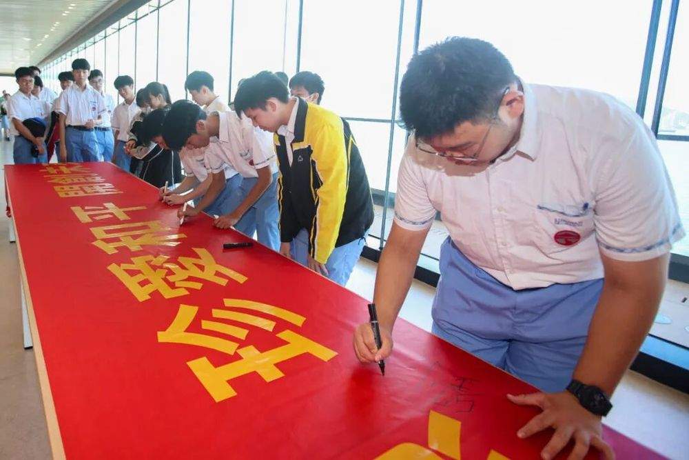 铭记历史 珍爱和平 厚植家国情怀