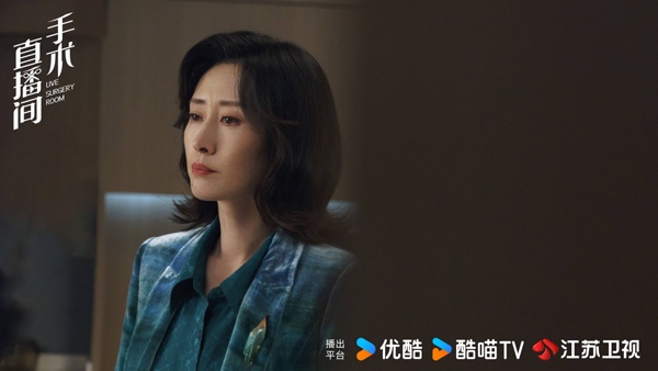 刘敏涛诠释霸气院长苏离 多面职场女性魅力绽放