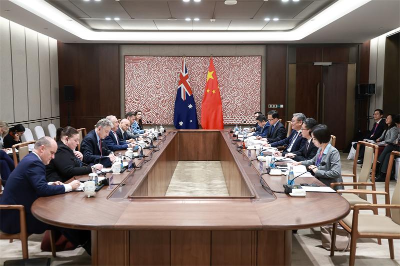 中澳深化经贸合作拓展服务贸易与绿色发展