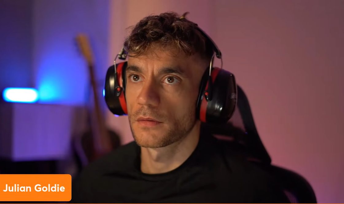 开源AI模型性能突破：免费顶配时代来临