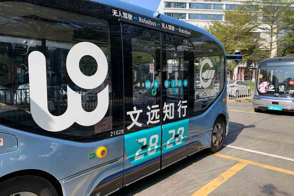 特斯拉愿景 vs Waymo实绩：自动驾驶巨头谁主沉浮