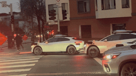 Waymo自动驾驶瘫痪引技术路线争议，特斯拉纯视觉未受影响