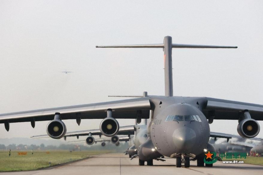 空军飞行员陈思麒的成长与家族传承