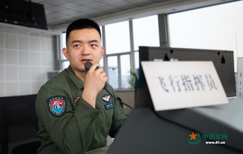 空军飞行员陈思麒的成长与家族传承