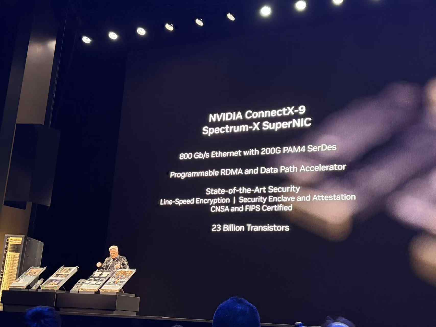 英伟达黄仁勋:AI平台转移与物理AI未来 英伟达黄仁勋:AI平台转移与物理AI未来