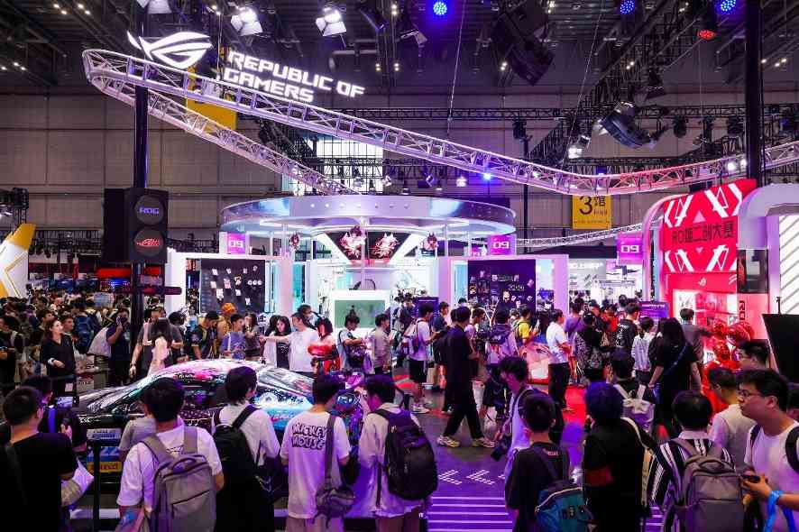 ROG玩+乐园引爆BW2025 二次元电竞美学新标杆