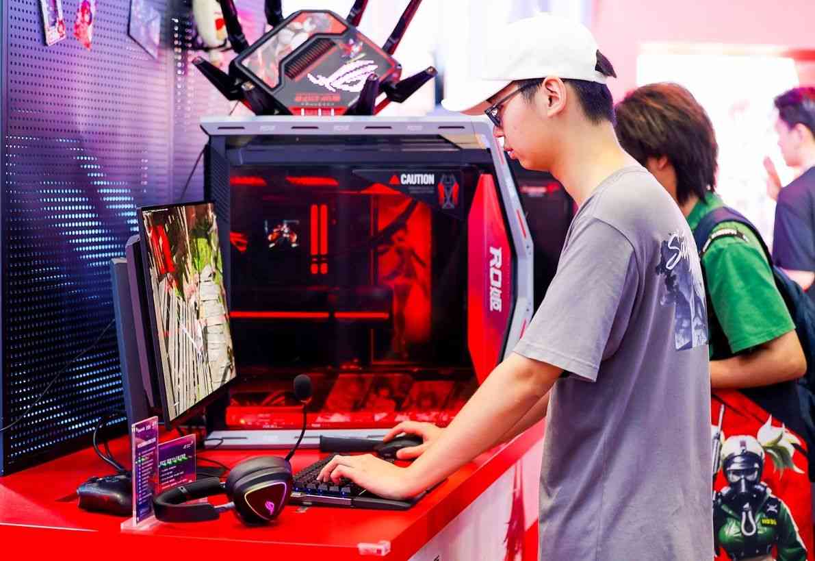 ROG玩+乐园引爆BW2025 二次元电竞美学新标杆