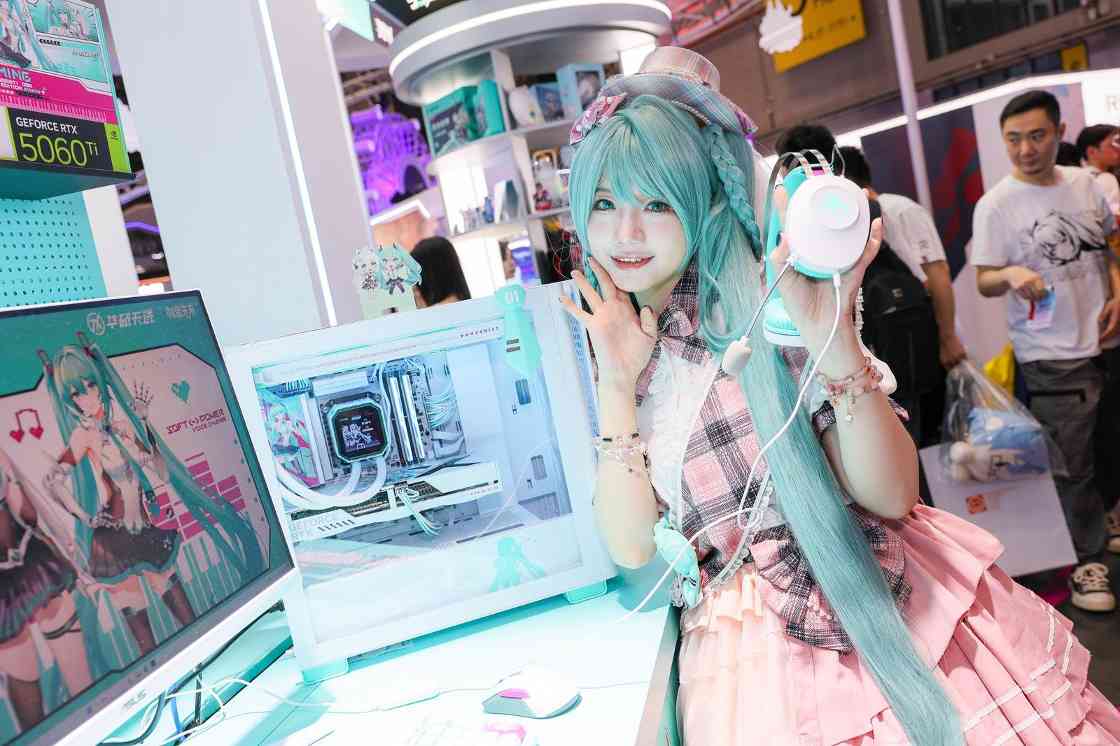 ROG BW2025展台亮相：初音未来联名主板及主机重磅发布