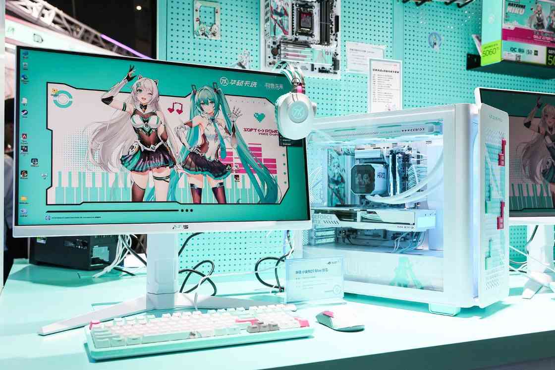 ROG BW2025展台亮相：初音未来联名主板及主机重磅发布