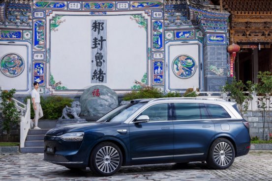 问界M9领航豪华SUV市场，权威认证与用户口碑双丰收