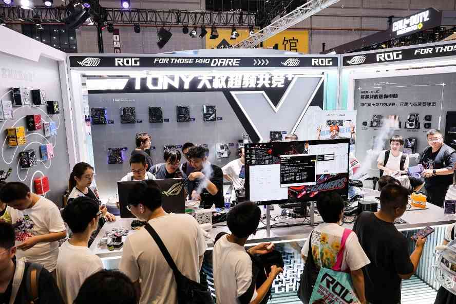 ROG玩+乐园引爆BW2025 二次元电竞美学新标杆