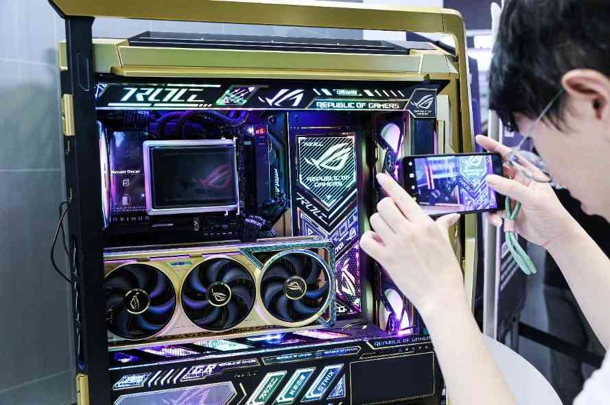 ROG玩+乐园引爆BW2025 二次元电竞美学新标杆