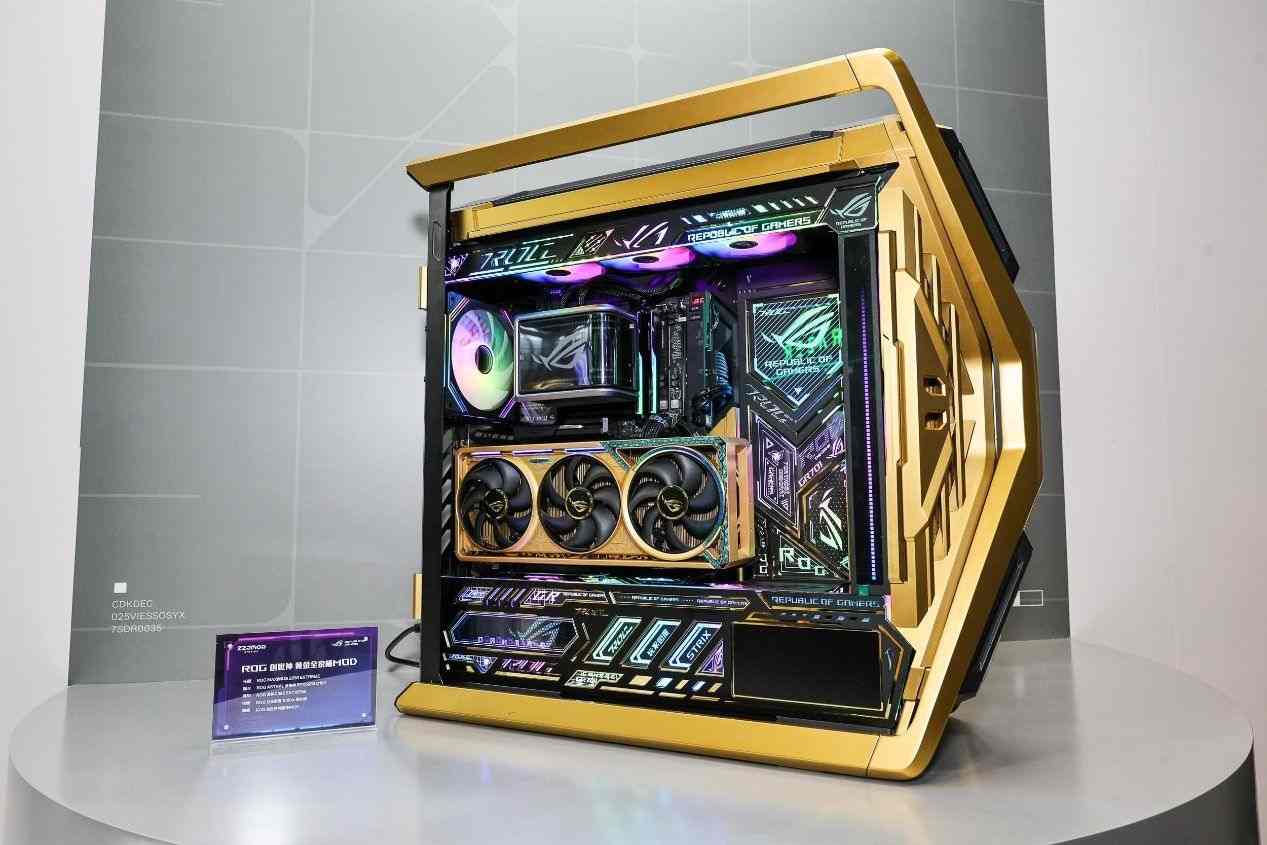 ROG玩+乐园引爆BW2025 二次元电竞美学新标杆