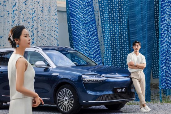 问界M9领航豪华SUV市场，权威认证与用户口碑双丰收