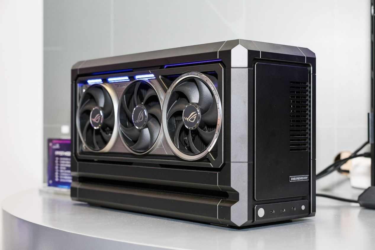 ROG玩+乐园引爆BW2025 二次元电竞美学新标杆