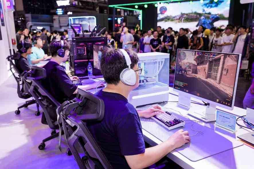 ROG玩+乐园引爆BW2025 二次元电竞美学新标杆