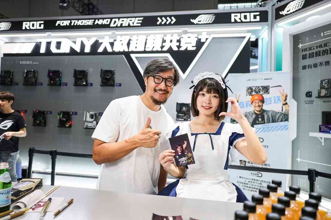 ROG BW2025科技盛宴 超频纪录与背置创新引热议