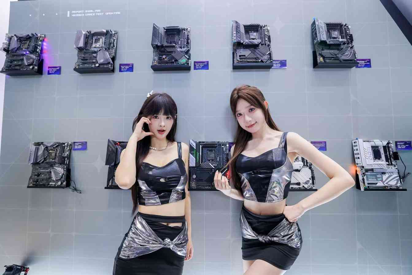 ROG BW2025科技盛宴 超频纪录与背置创新引热议