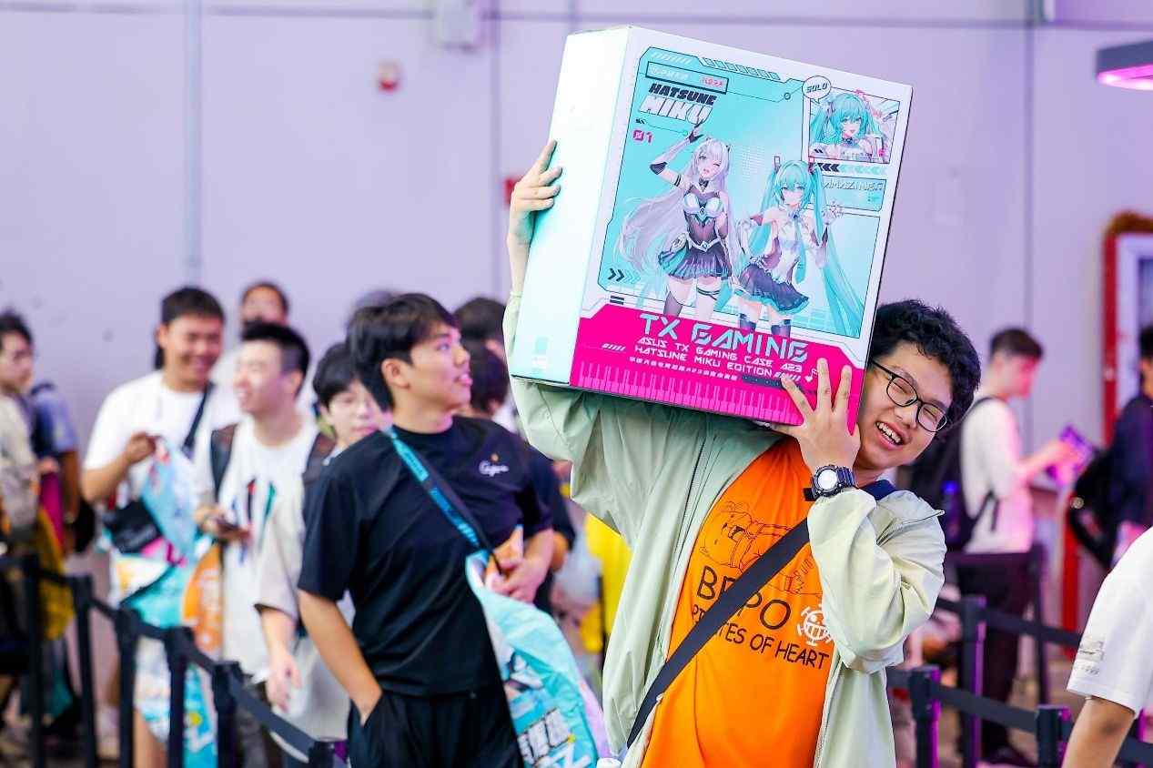 ROG玩+乐园引爆BW2025 二次元电竞美学新标杆