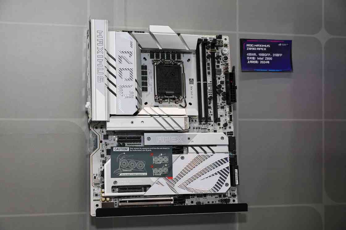 ROG BW2025科技盛宴 超频纪录与背置创新引热议