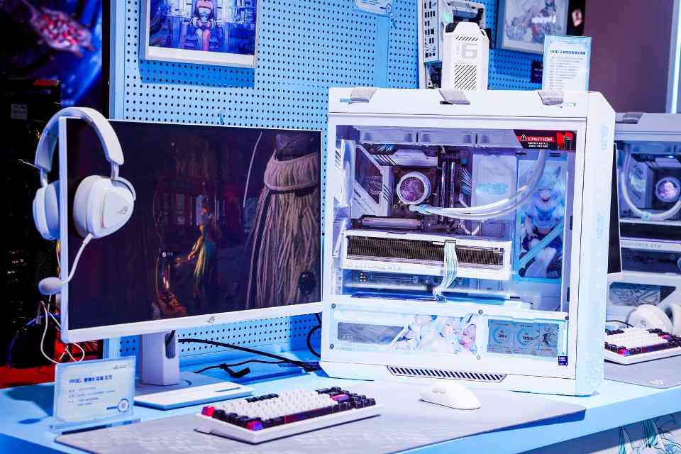 ROG BW2025展台亮相：初音未来联名主板及主机重磅发布