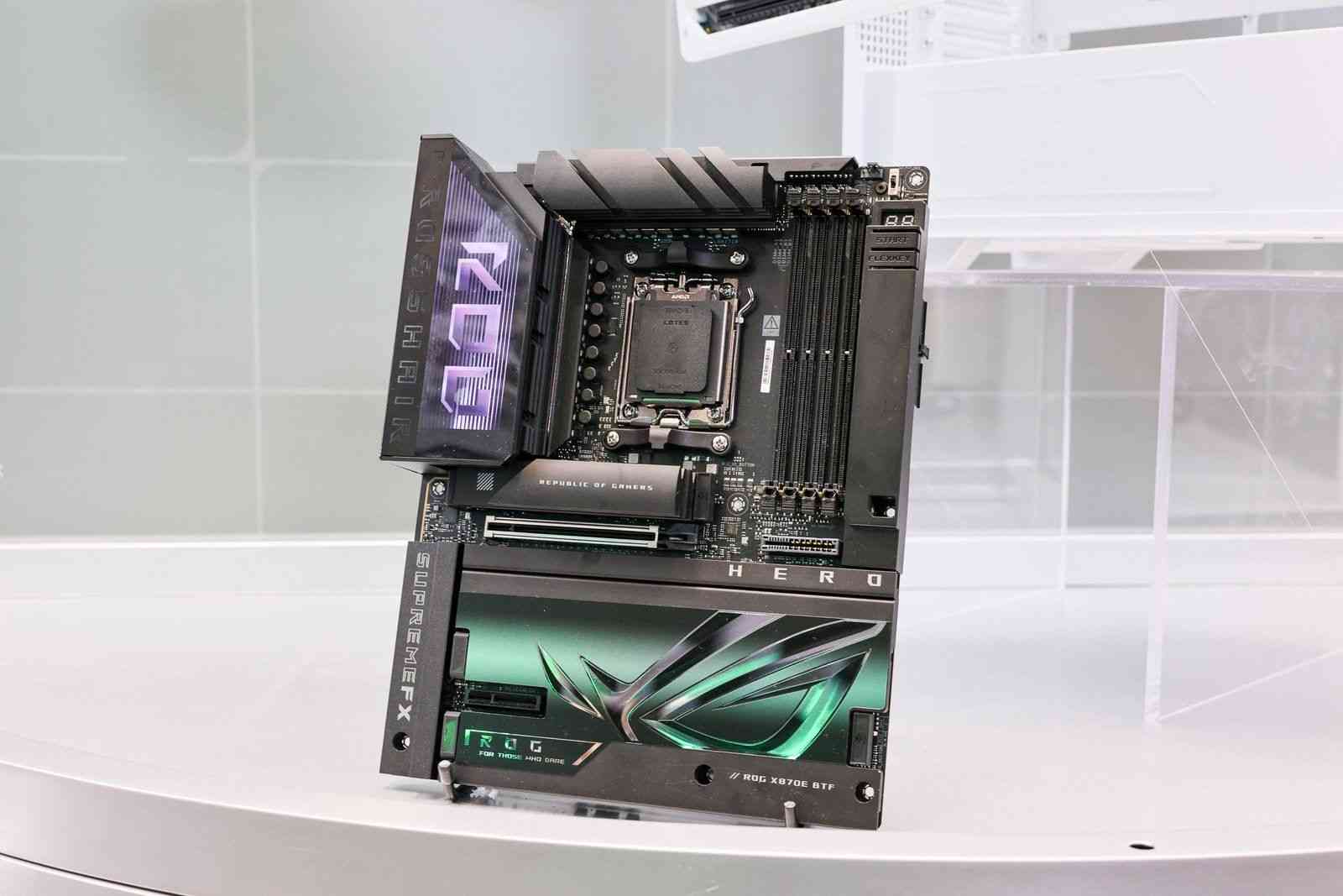 ROG BW2025科技盛宴 超频纪录与背置创新引热议