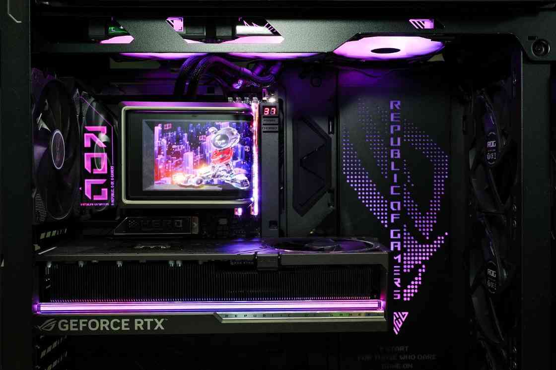 ROG BW2025科技盛宴 超频纪录与背置创新引热议
