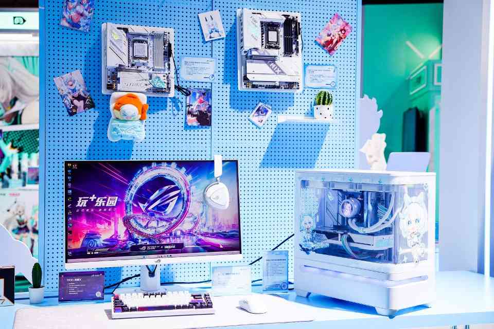 ROG BW2025展台亮相：初音未来联名主板及主机重磅发布