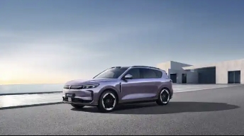 岚图FREE+智能车载冰箱：大容量精准控温