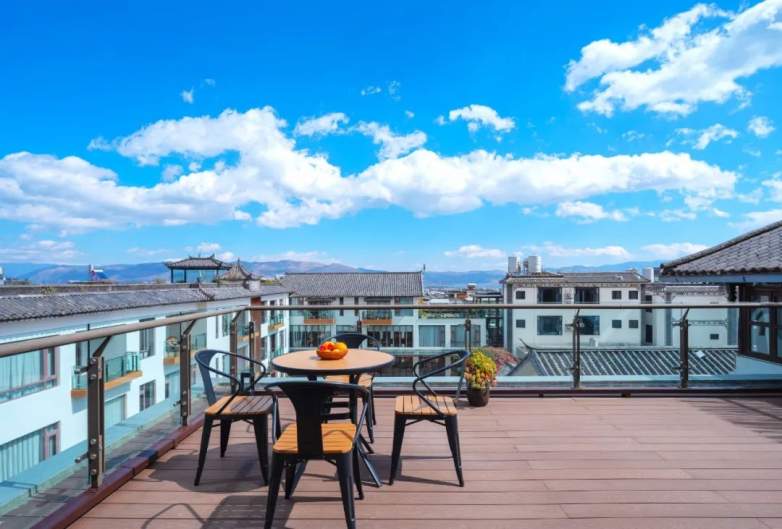 窗景美学重塑旅行体验 一扇窗看尽山水意境