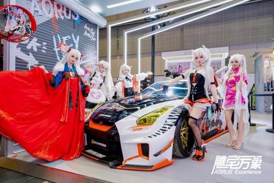 电竞装备与国风设计交织的次元盛宴