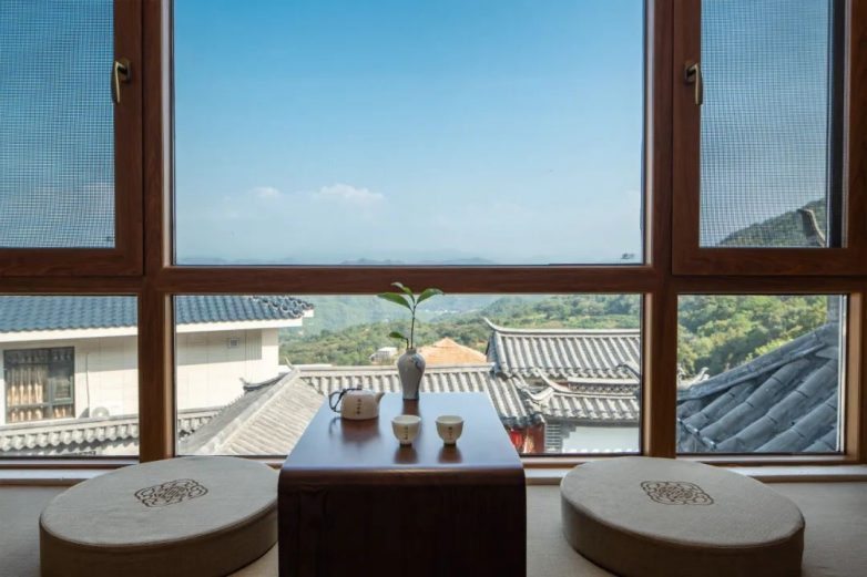 窗景美学重塑旅行体验 一扇窗看尽山水意境