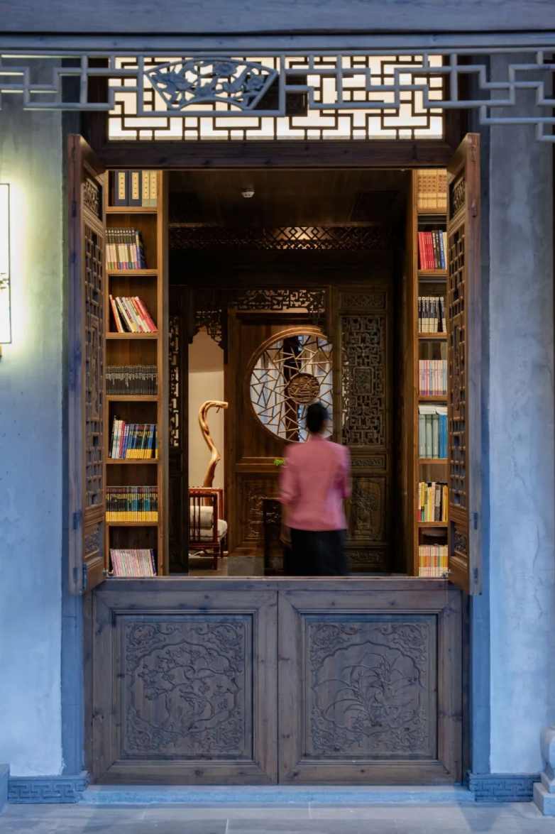 窗景美学重塑旅行体验 一扇窗看尽山水意境