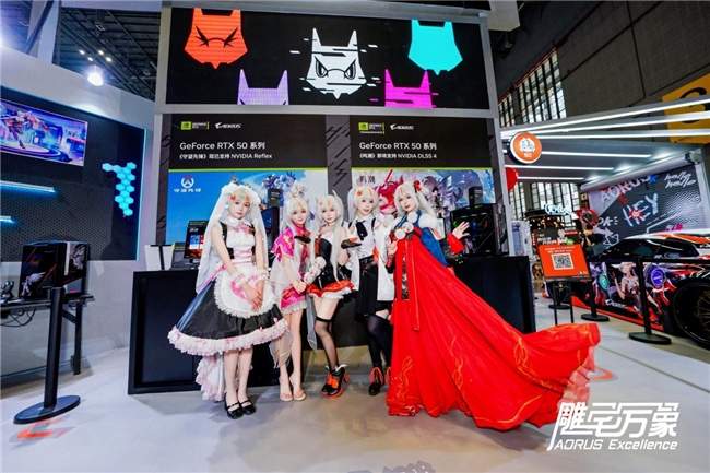 电竞装备与国风设计交织的次元盛宴