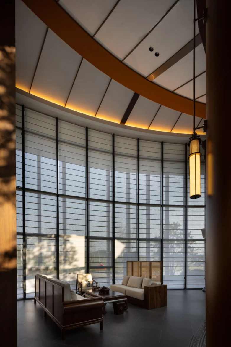 窗景美学重塑旅行体验 一扇窗看尽山水意境