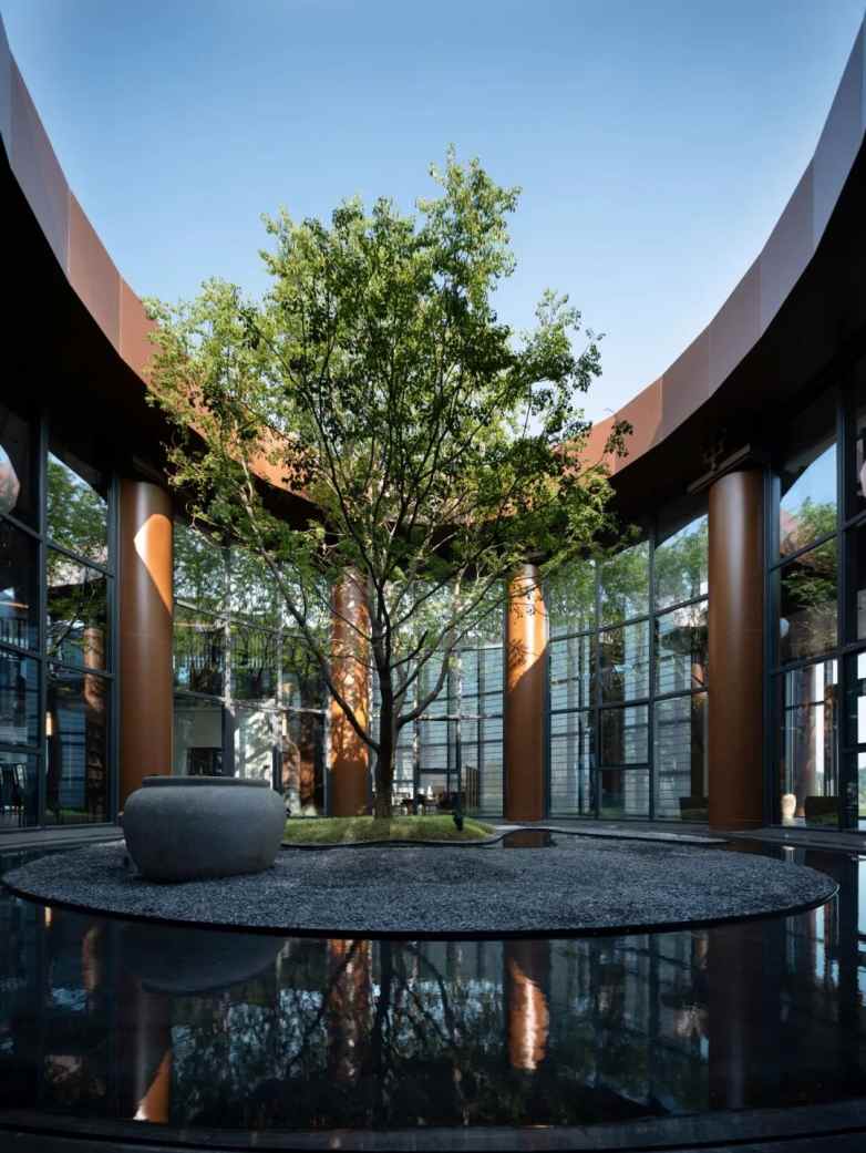 窗景美学重塑旅行体验 一扇窗看尽山水意境