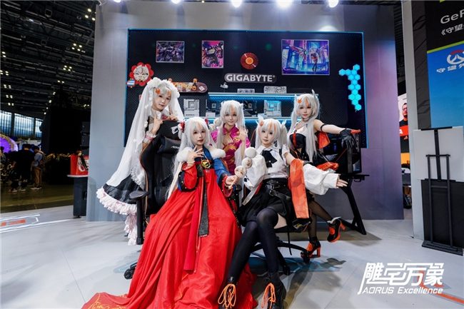 电竞装备与国风设计交织的次元盛宴