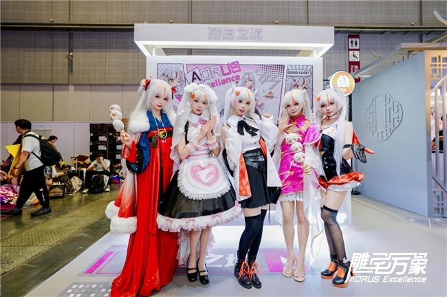 电竞装备与国风设计交织的次元盛宴