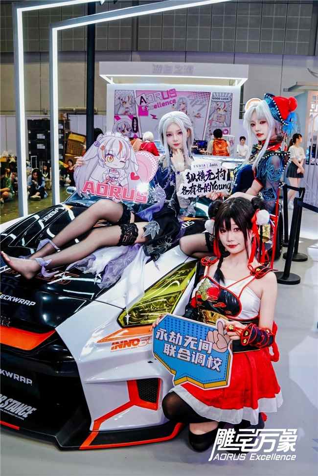 电竞装备与国风设计交织的次元盛宴