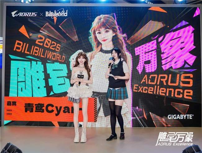 电竞装备与国风设计交织的次元盛宴