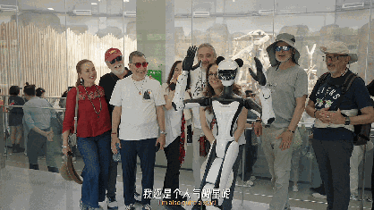 星动纪元星动Q5在成都网红景点当“旅游搭子”！