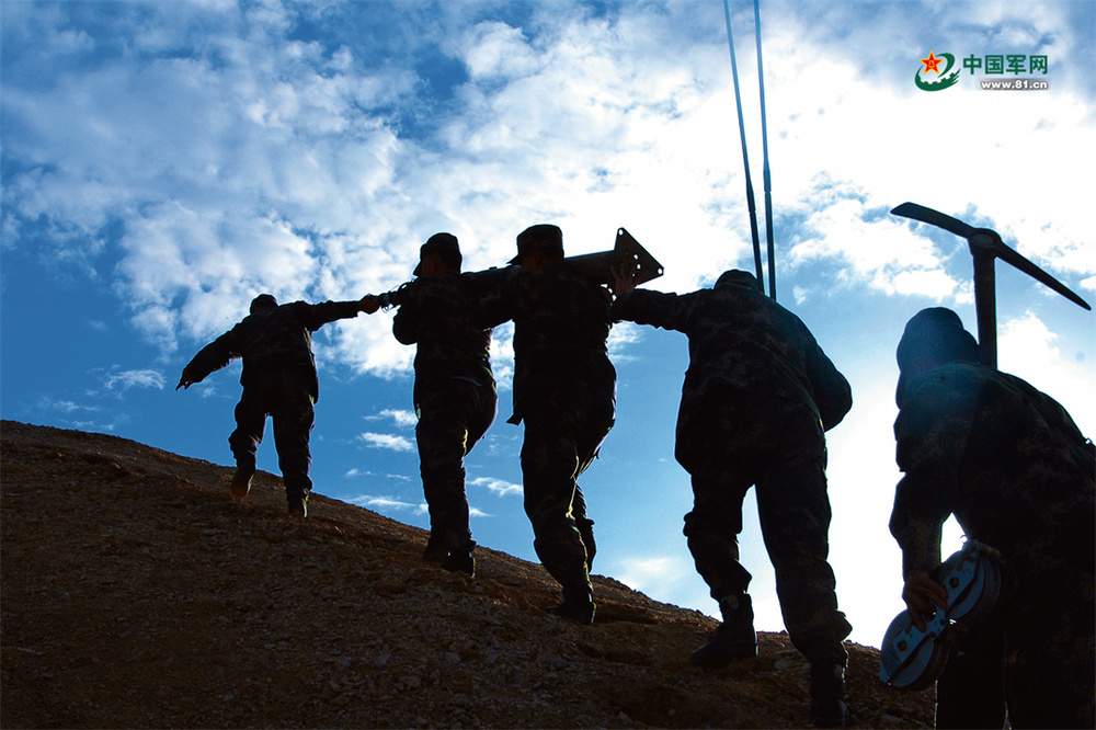 机关干部下沉营连解难题服务基层