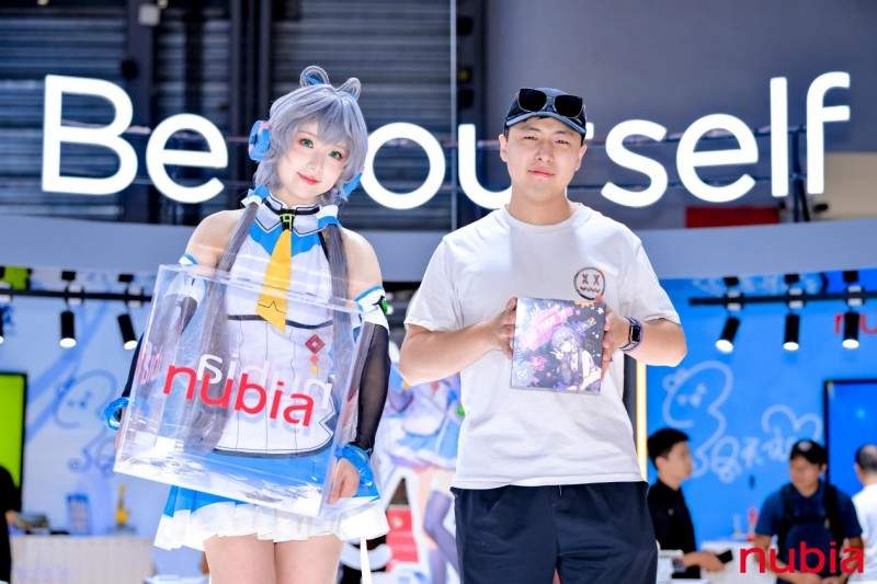 努比亚联合洛天依打造科技二次元新体验