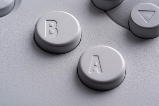 N64经典重现 便携蓝牙手柄跨平台畅玩