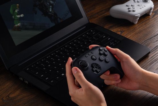 N64经典重现 便携蓝牙手柄跨平台畅玩