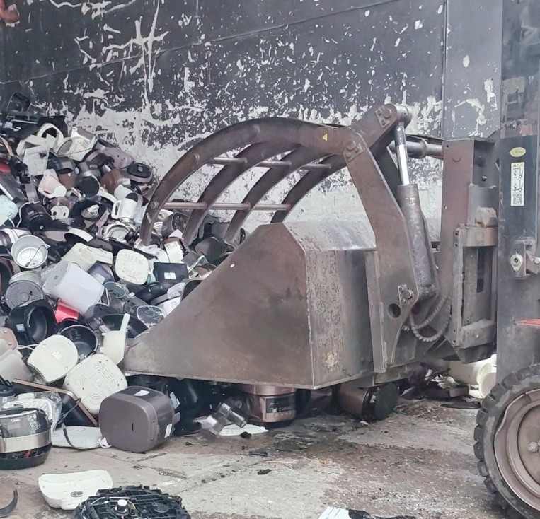 旧机全砸烂，美的放心换！美的小家电 365 天只换不修再升级