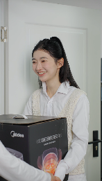 旧机全砸烂，美的放心换！美的小家电 365 天只换不修再升级