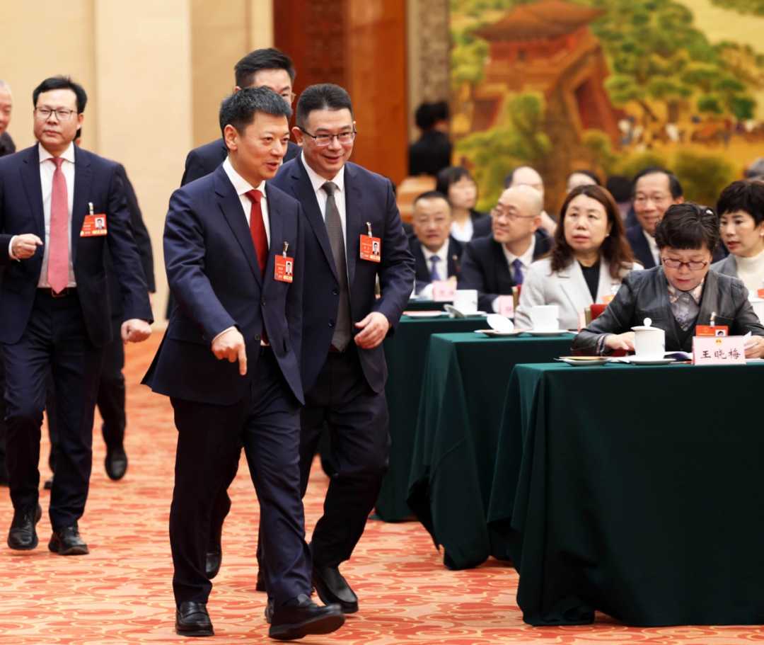 两会现场聚焦：代表委员热议城乡融合与政策红利