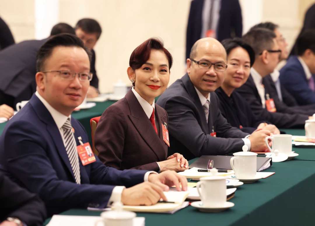 两会现场聚焦：代表委员热议城乡融合与政策红利